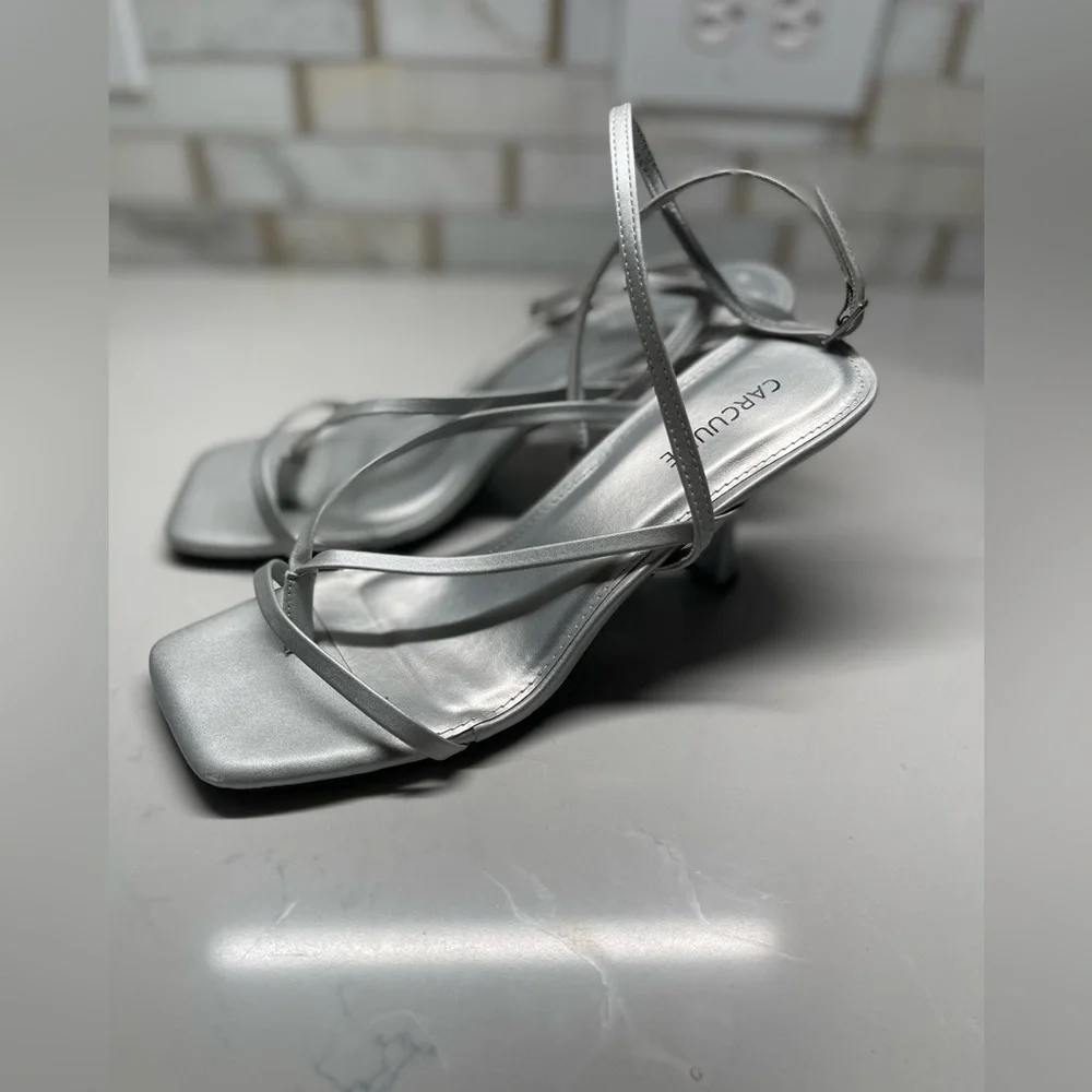 Grey thong style ankle strap kitten heels - Picture 3 of 7
